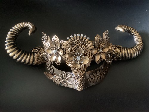Venetian mask gold ram - gold,